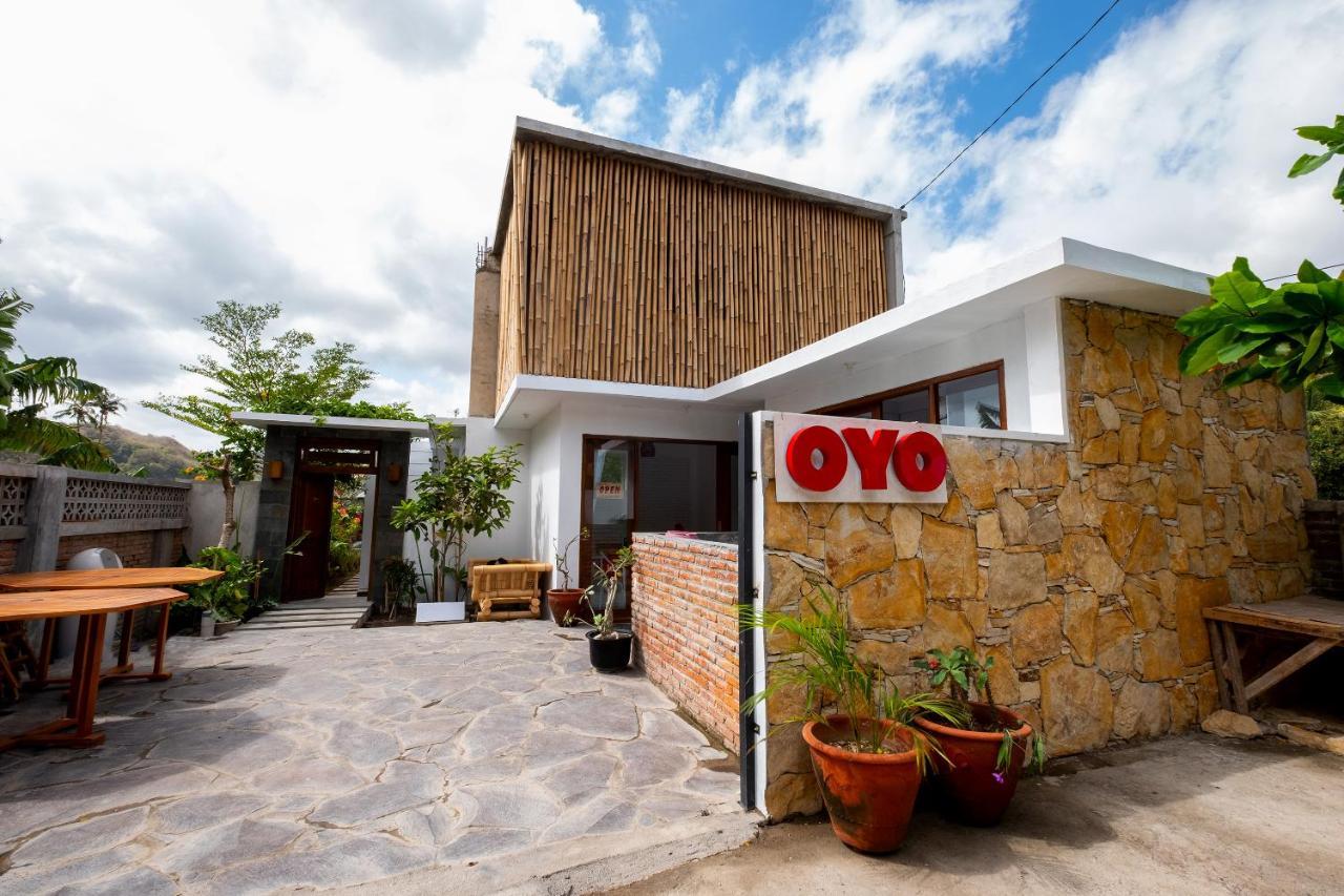 Oyo 1493 Surya Villa Selong Belanak Kültér fotó