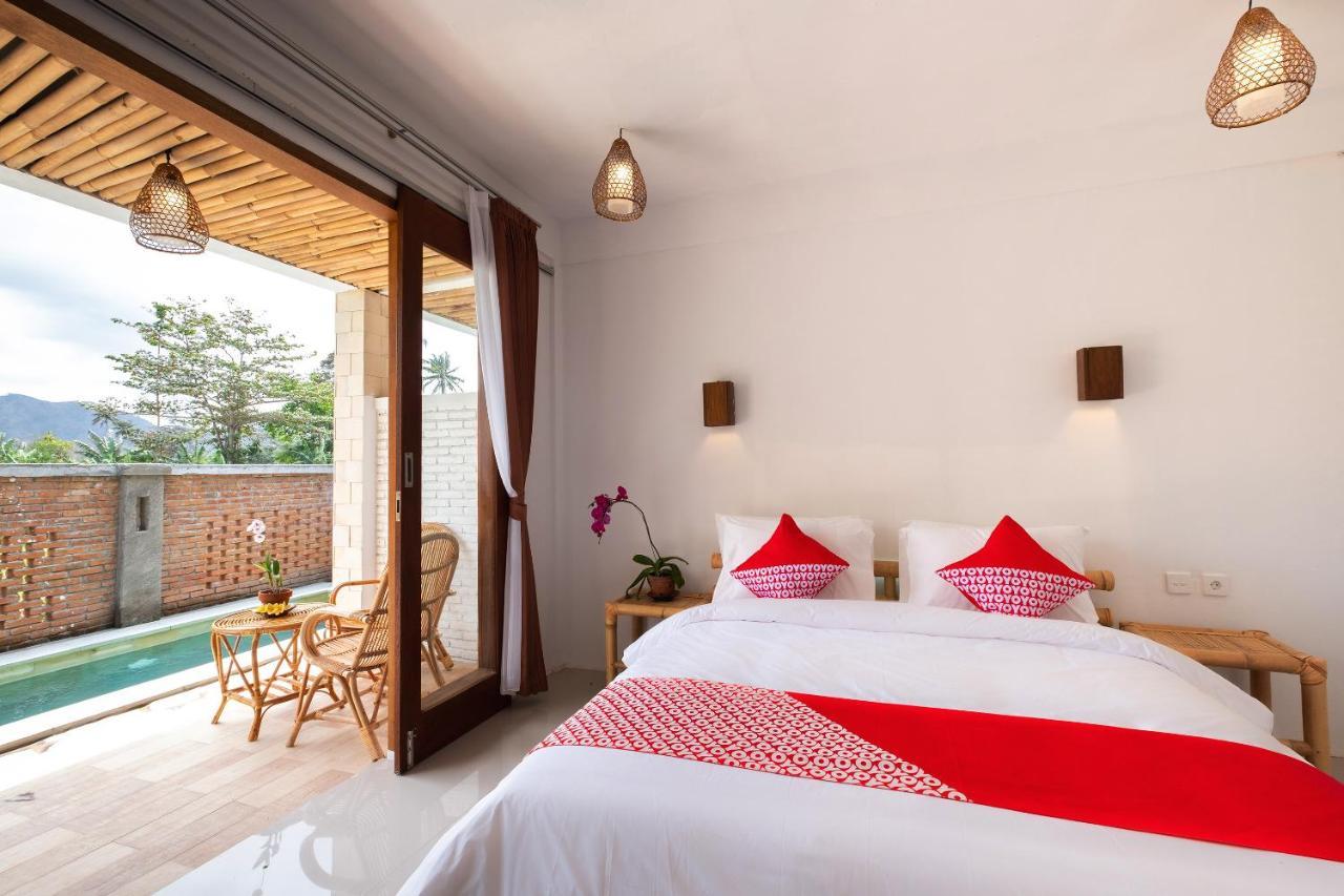Oyo 1493 Surya Villa Selong Belanak Kültér fotó