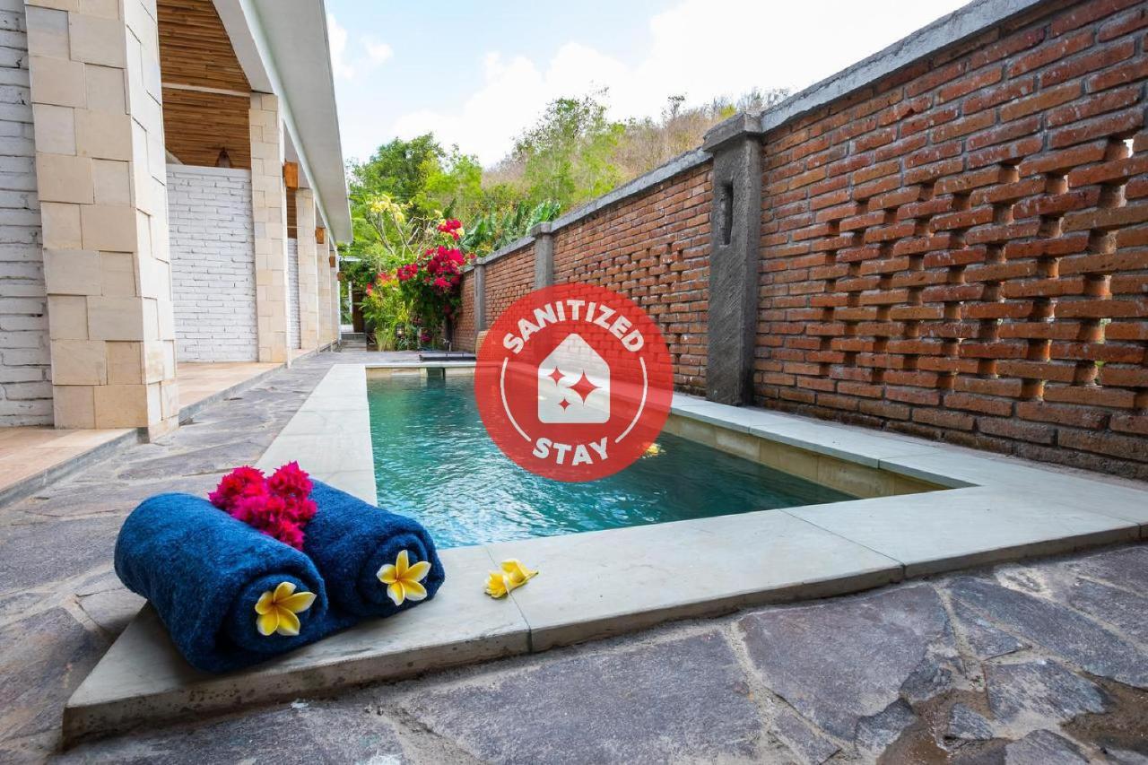 Oyo 1493 Surya Villa Selong Belanak Kültér fotó